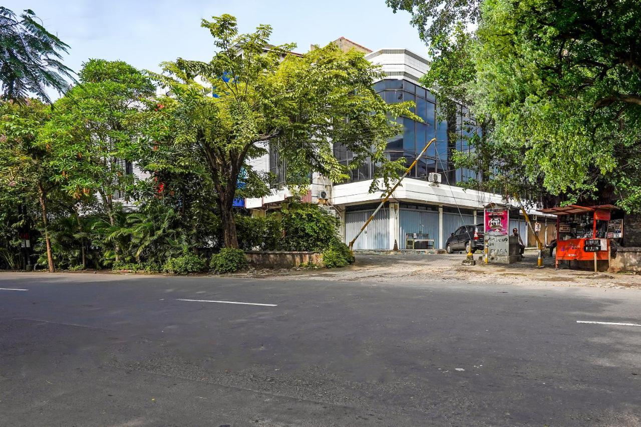 Spot On 90147 Gosepa Ambengan Plaza Hotel Surabaya Ngoại thất bức ảnh