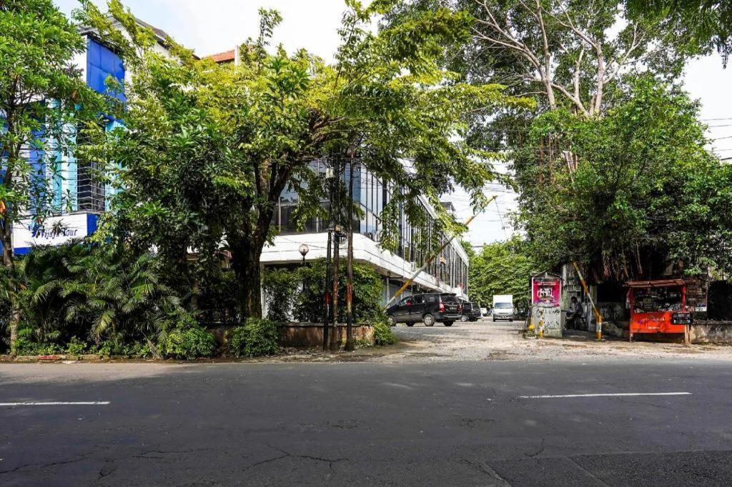 Spot On 90147 Gosepa Ambengan Plaza Hotel Surabaya Ngoại thất bức ảnh